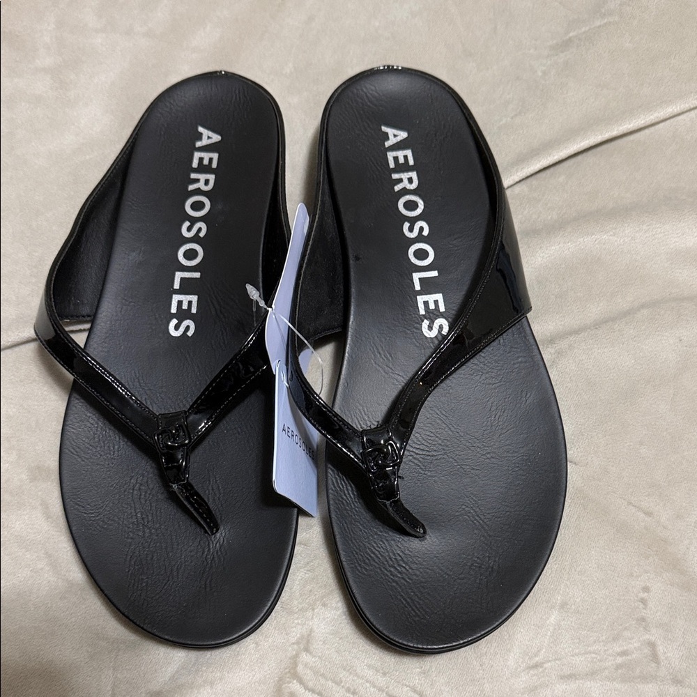 AEROSOLES Women's Glossy Black Sandals